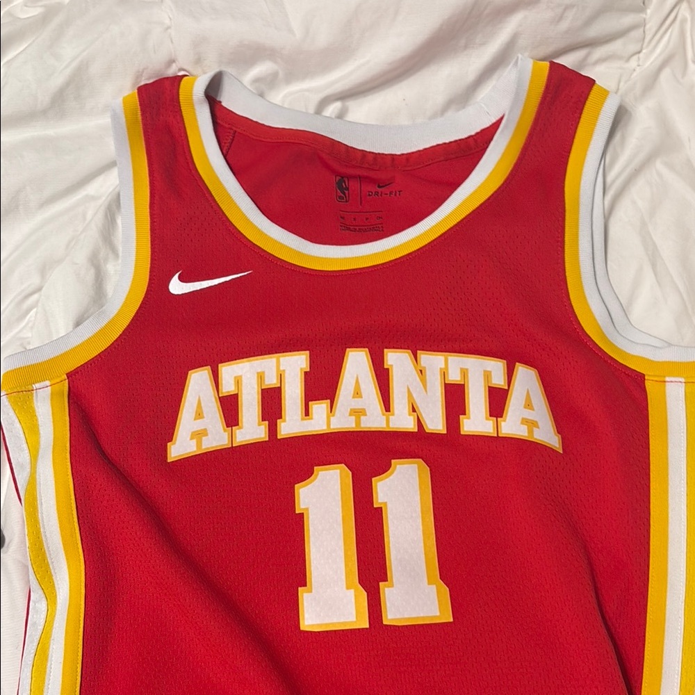 Nike Trae Young Atlanta Hawks Jersey
Size small
